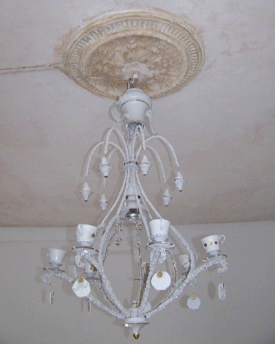 Kronleuchter im Scherbendesign